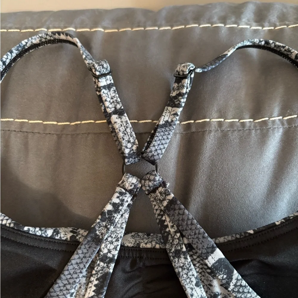 Reptile Patterned Sports Bra - Picture 3 of 4